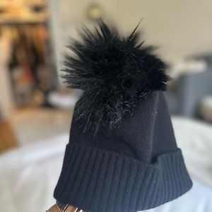 100% cashmere black beanie with poof